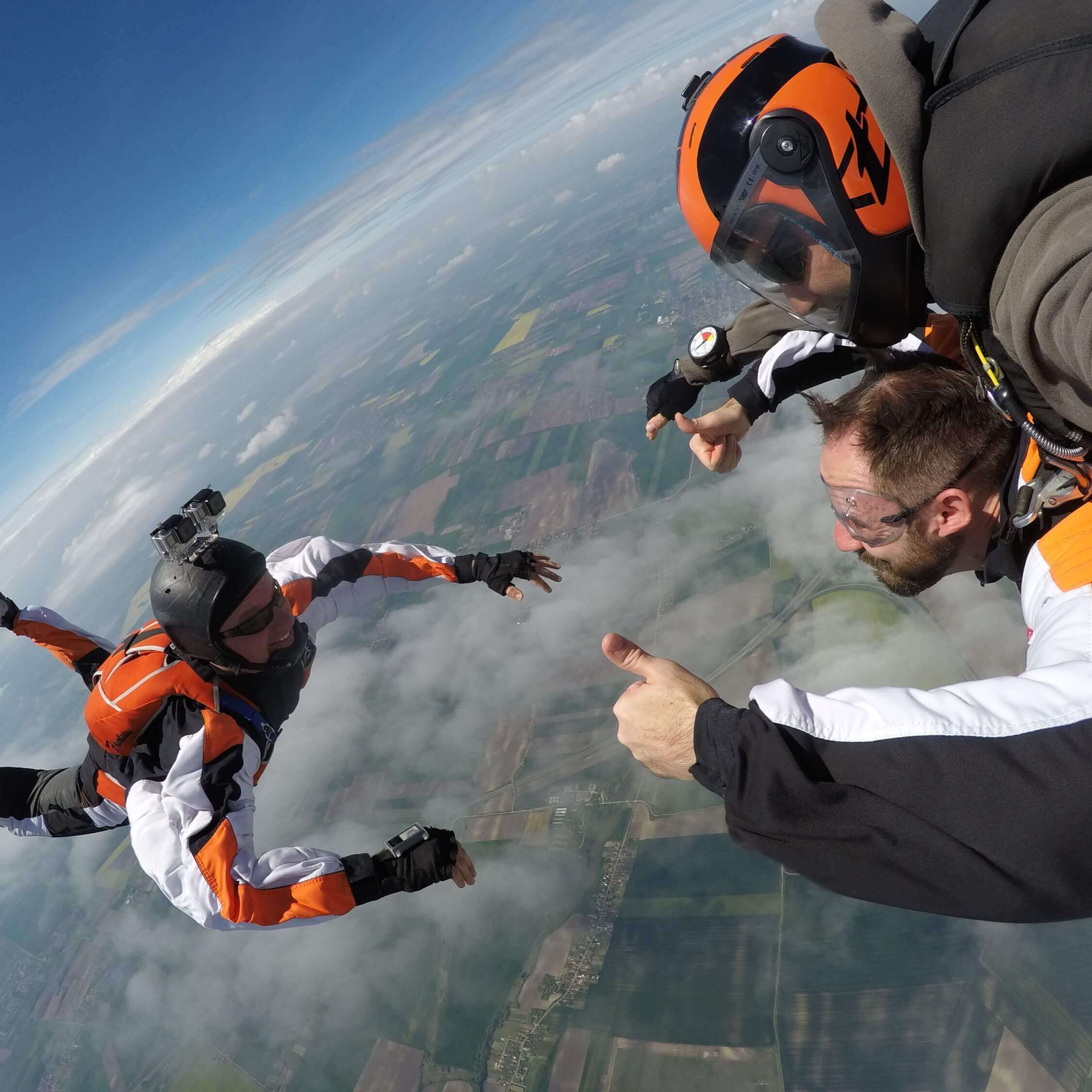 contact-skydiving-budapest-team-freefall-hero-m Contact Skydiving Budapest - Millennium Tandem Team skydivers in freefall