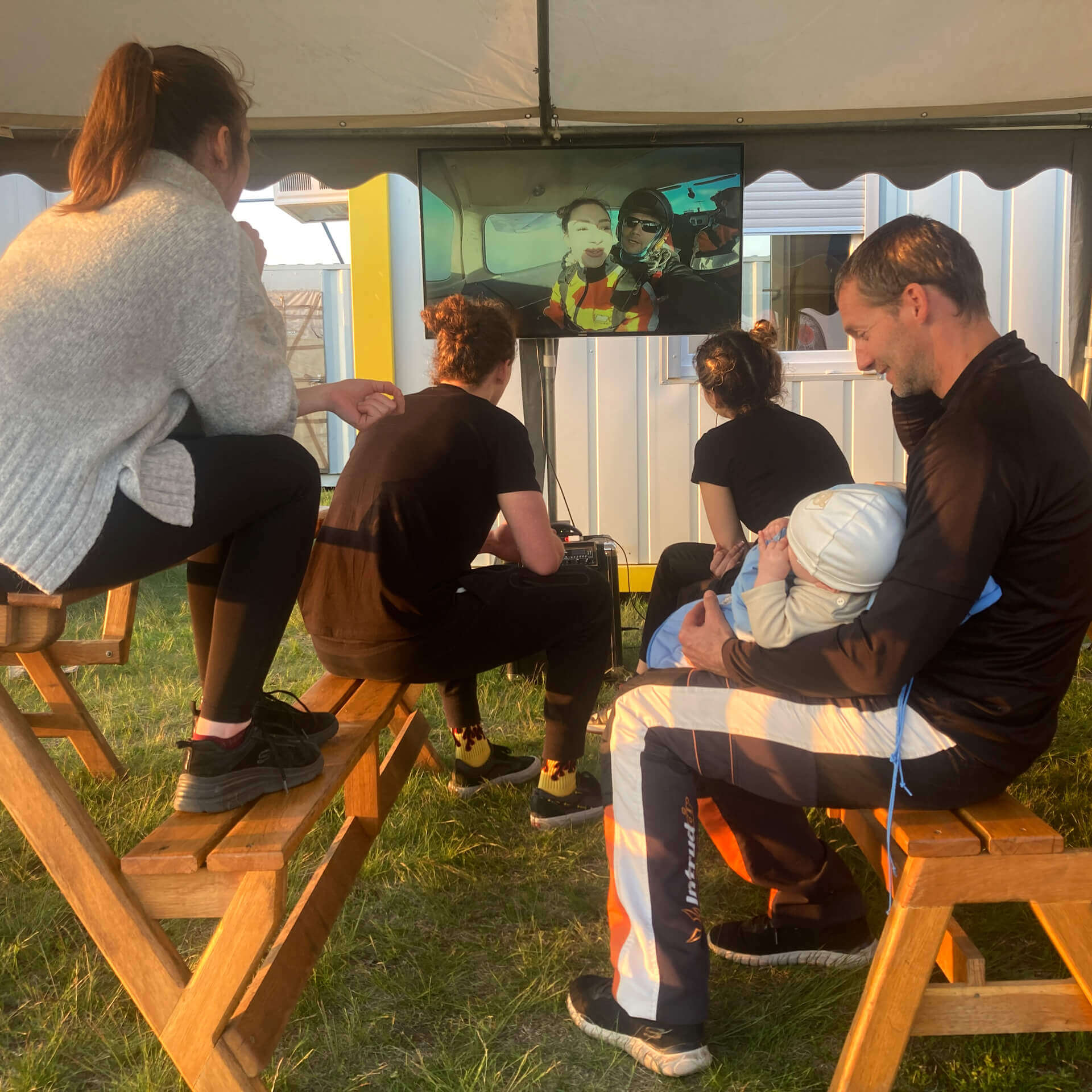 tandem-skydive-video-playback-dropzone-budapest-hero-m