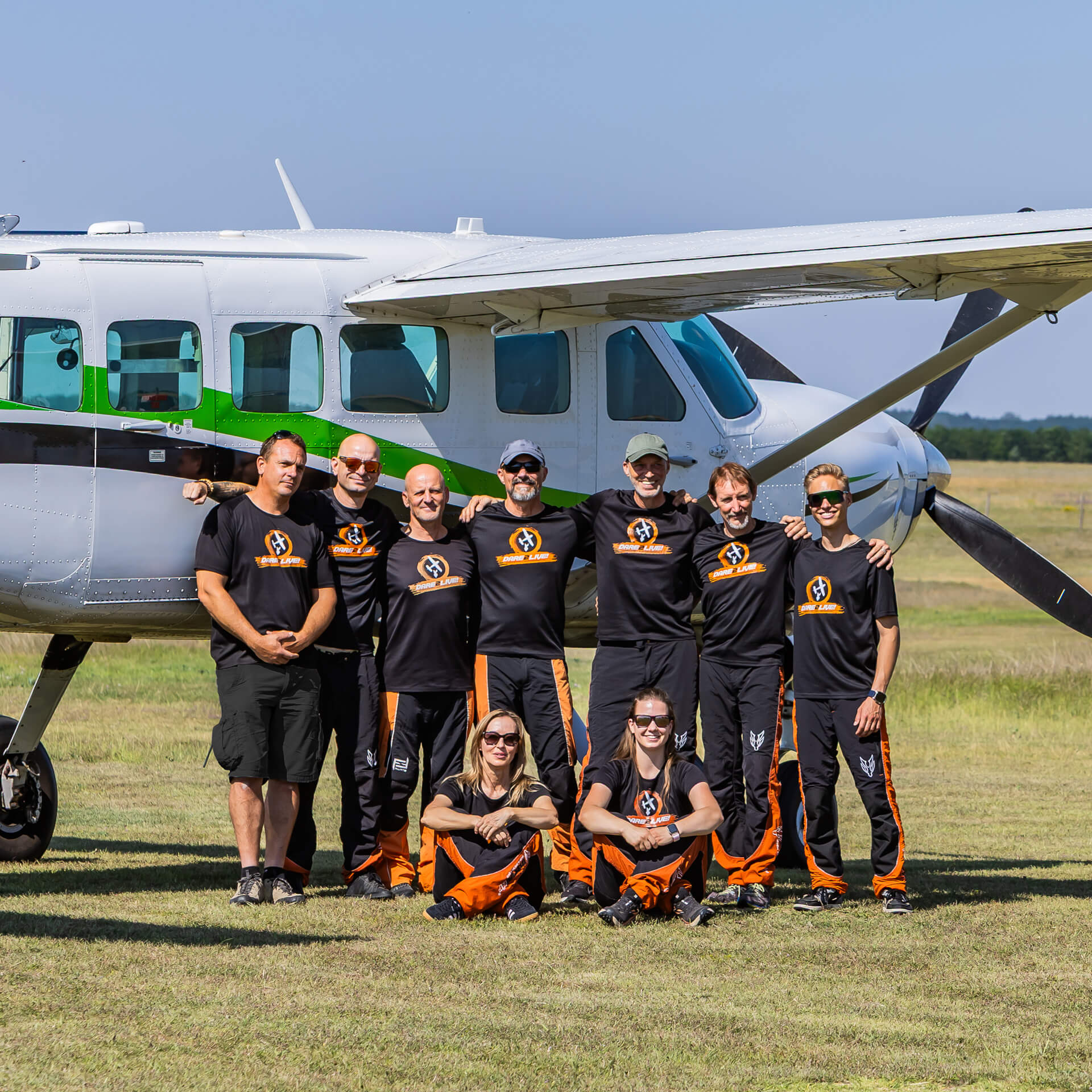 millennium-tandem-team-hero-m-02 Millennium Tandem Team - Skydiving Budapest